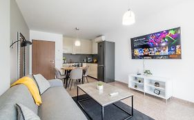 Julie'S Sunny Cozy Apartment With Balcony