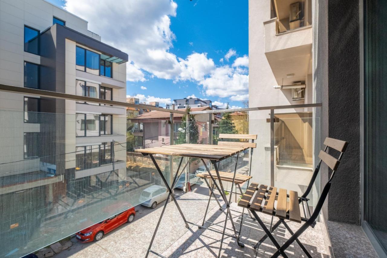 Julie'S Sunny Cozy Apartment With Balcony София Екстериор снимка